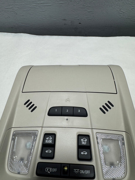 85588481 2020-2023 GMC Acadia Beige Overhead Console For Sunroof Equipped OEM
