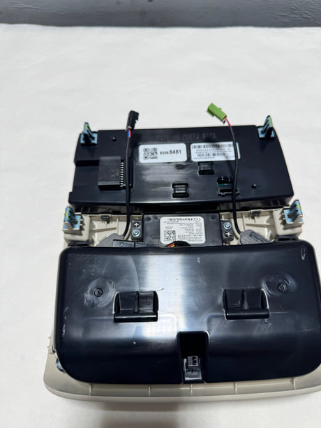 85588481 2020-2023 GMC Acadia Beige Overhead Console For Sunroof Equipped OEM