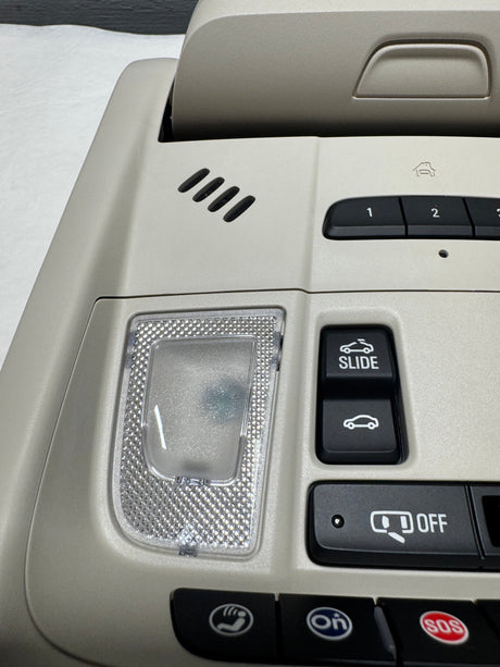 85588481 2020-2023 GMC Acadia Beige Overhead Console For Sunroof Equipped OEM