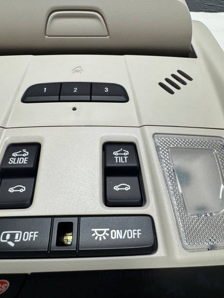 85588481 2020-2023 GMC Acadia Beige Overhead Console For Sunroof Equipped OEM