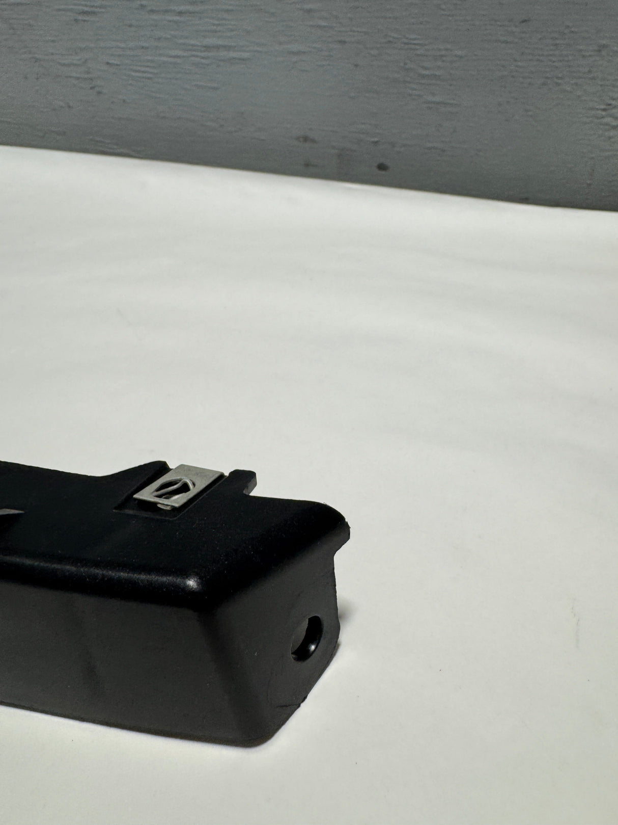 84761964 2020-2023 GMC Acadia Driver Side Front Bumper Lower Bracket OEM