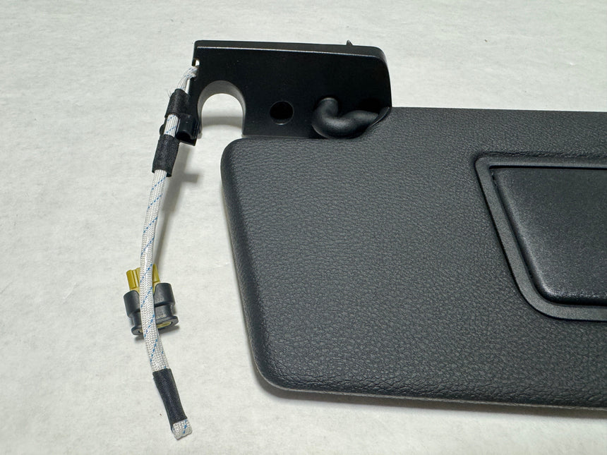 2020-2023 Jeep Gladiator Driver Side Lighted Sun Visor With Mirror No Garage Opener