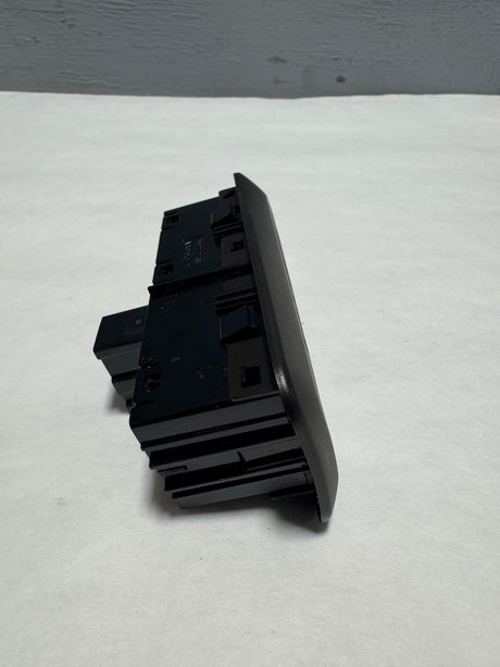 84688686-C9 2020-2023 Silverado Sierra 2500 3500 Auxiliary Upfitter 5 Button Switch OEM