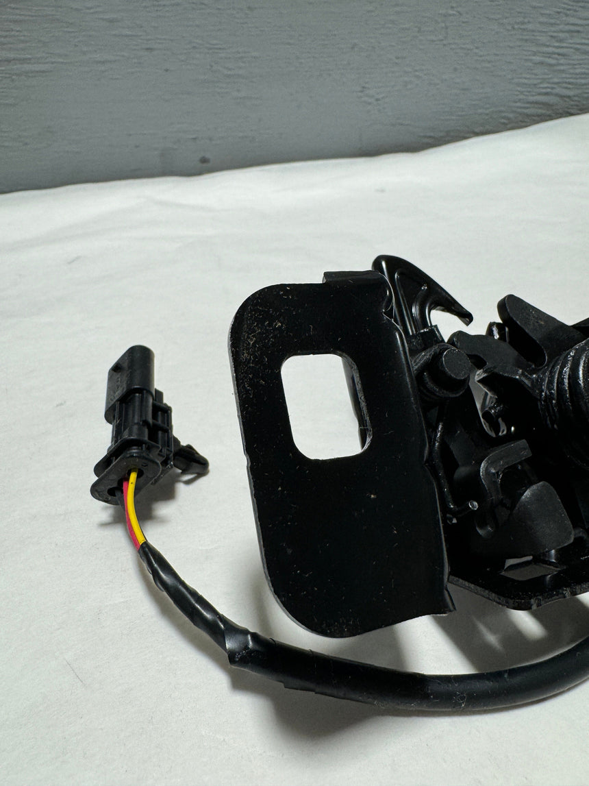 2020-2023 Silverado Sierra 2500 HD 6.6 Diesel Hood Latch With Plug OEM
