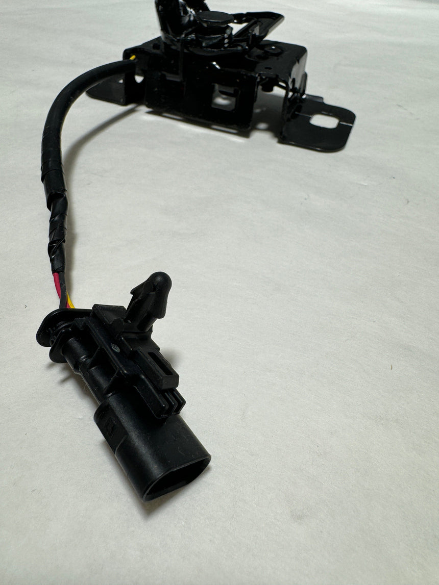 2020-2023 Silverado Sierra 2500 HD 6.6 Diesel Hood Latch With Plug OEM