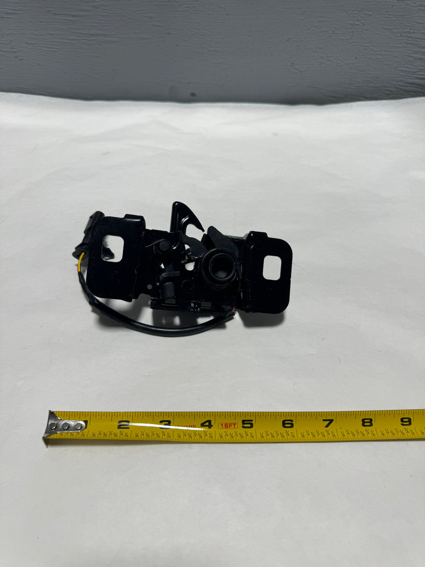 2020-2023 Silverado Sierra 2500 HD 6.6 Diesel Hood Latch With Plug OEM