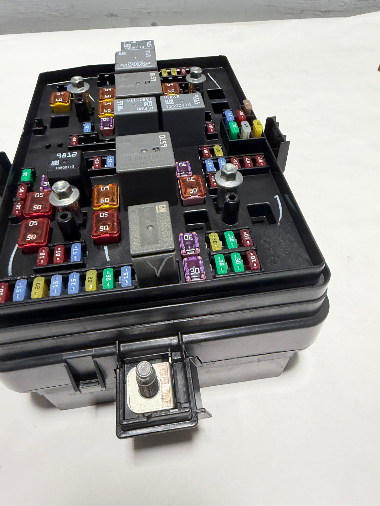 86771159 2020-2023 Silverado Sierra 6.6 Duramax Underhood Fuse Block Genuine OEM