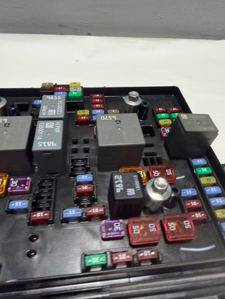 86771159 2020-2023 Silverado Sierra 6.6 Duramax Underhood Fuse Block Genuine OEM