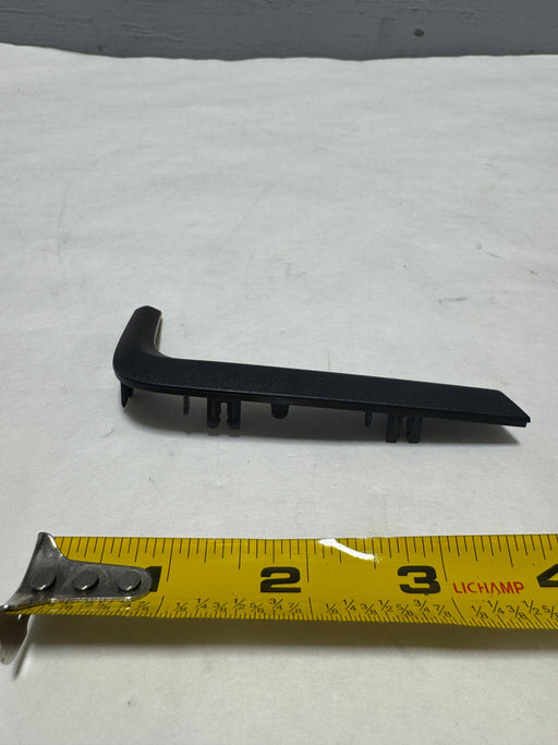 84338749 2020-2023 Silverado Sierra Black Passenger Side Roof Console Lamp Side Trim Plate OEM