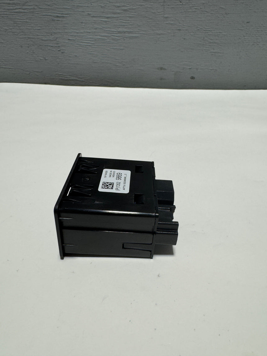 2020-2023 Silverado Sierra USB Charging Port W/ SD Card Reader Genuine OEM