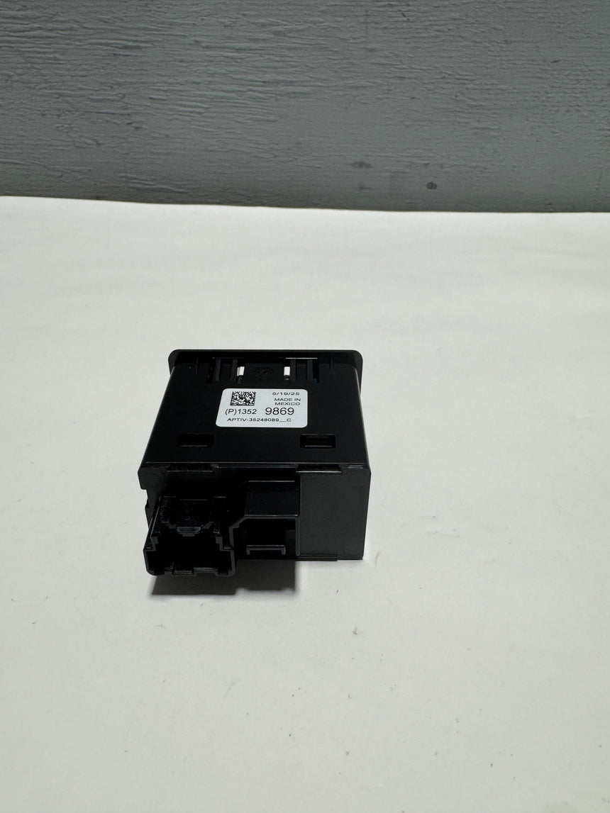 2020-2023 Silverado Sierra USB Charging Port W/ SD Card Reader Genuine OEM