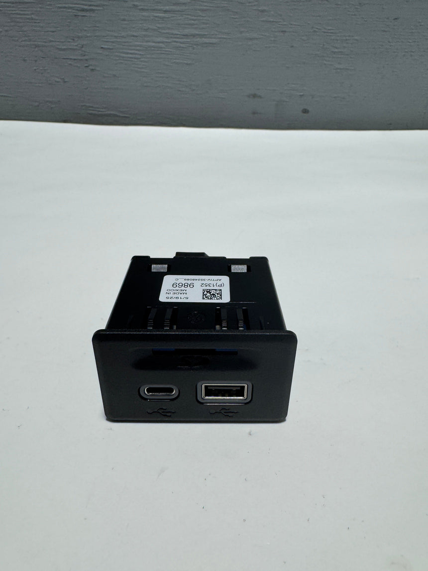 2020-2023 Silverado Sierra USB Charging Port W/ SD Card Reader Genuine OEM