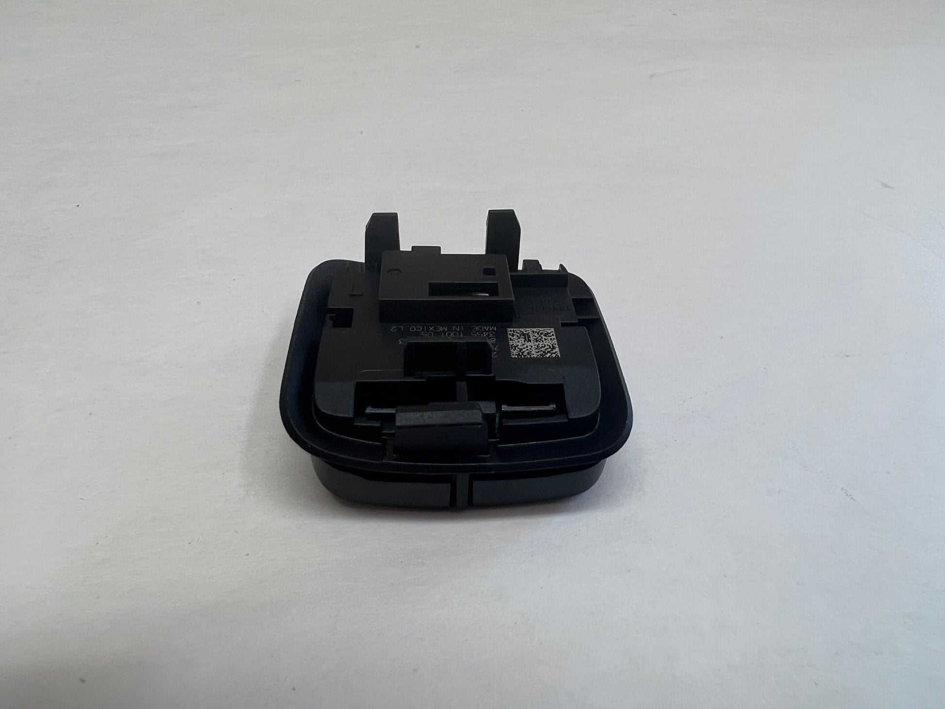 CL-0823-23134240-CE34 2020-2023 Traverse Acadia Terrain Left Rear Steering Wheel Radio Control Switch