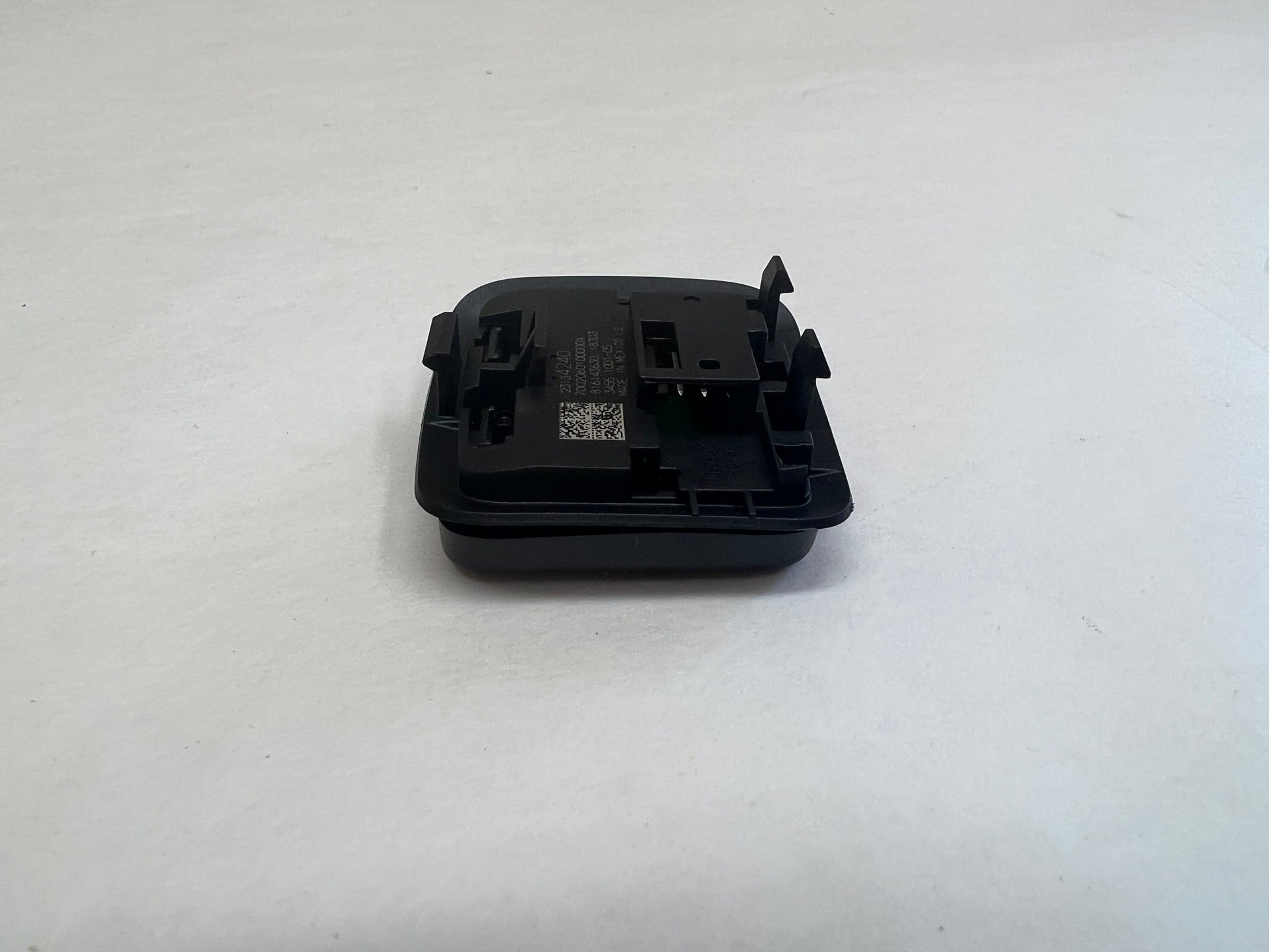 CL-0823-23134240-CE34 2020-2023 Traverse Acadia Terrain Left Rear Steering Wheel Radio Control Switch