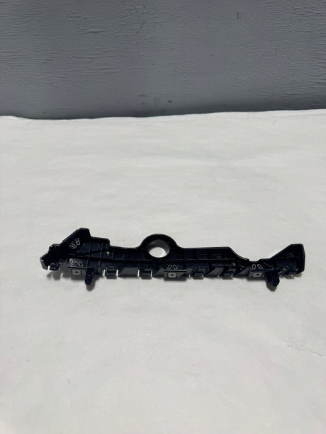 84624944-C2 2020-2024 Chevrolet Silverado Passenger Side Front Bumper Bracket Guide Mount