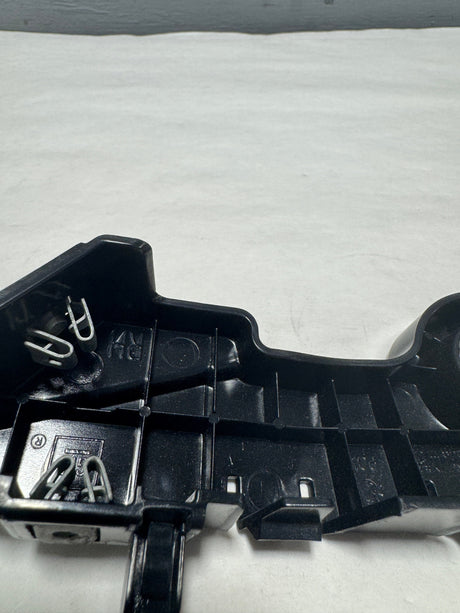 84624944-C2 2020-2024 Chevrolet Silverado Passenger Side Front Bumper Bracket Guide Mount