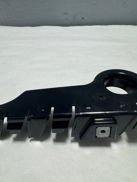 84624944-C2 2020-2024 Chevrolet Silverado Passenger Side Front Bumper Bracket Guide Mount