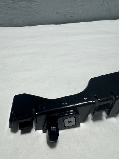 84624944-C2 2020-2024 Chevrolet Silverado Passenger Side Front Bumper Bracket Guide Mount