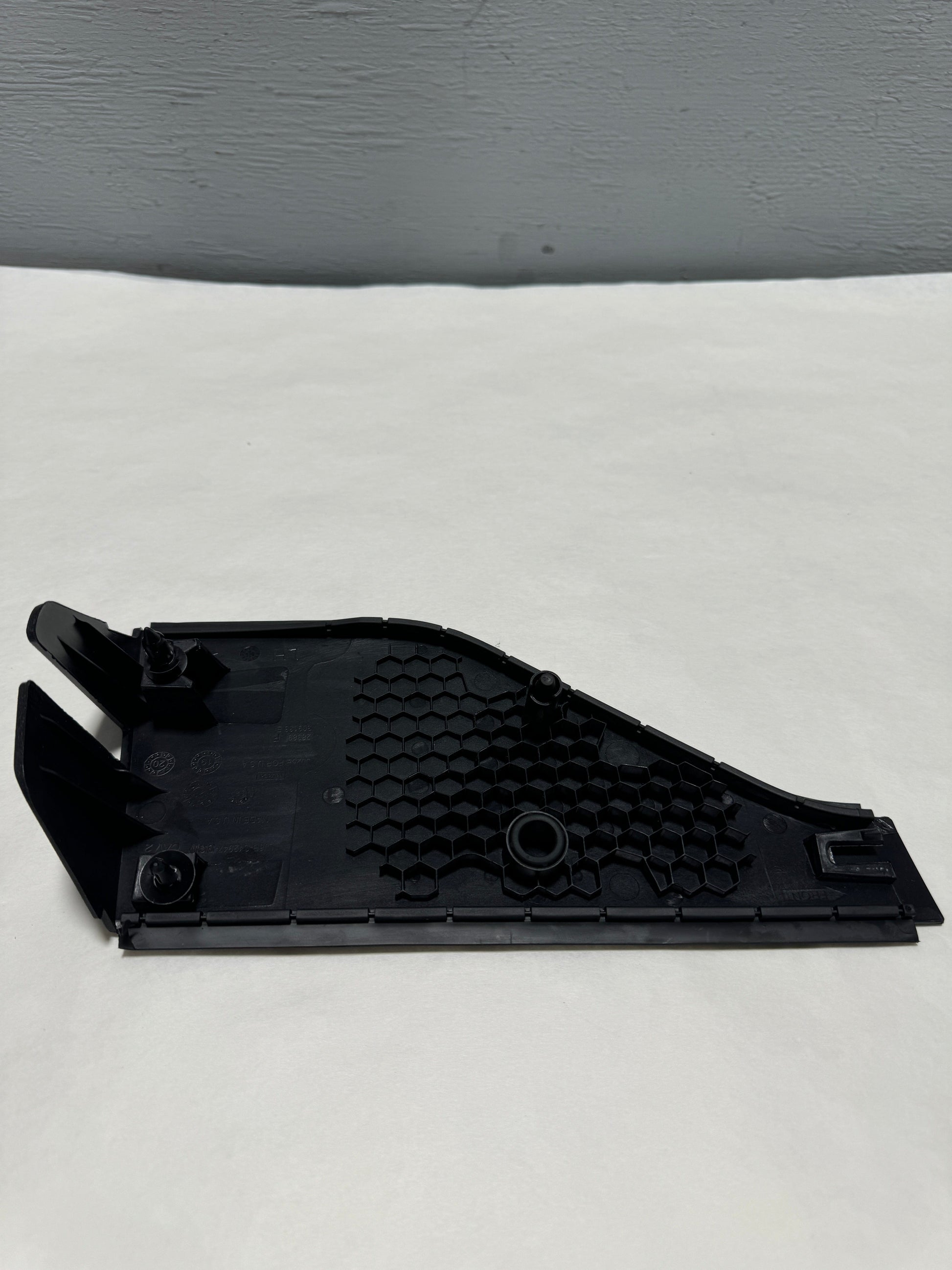 LJ6Z-7842947-BB 2020-2024 Ford Escape Driver Side Rear Roof Drip Molding Hinge Cover - Non Panoramic roof only