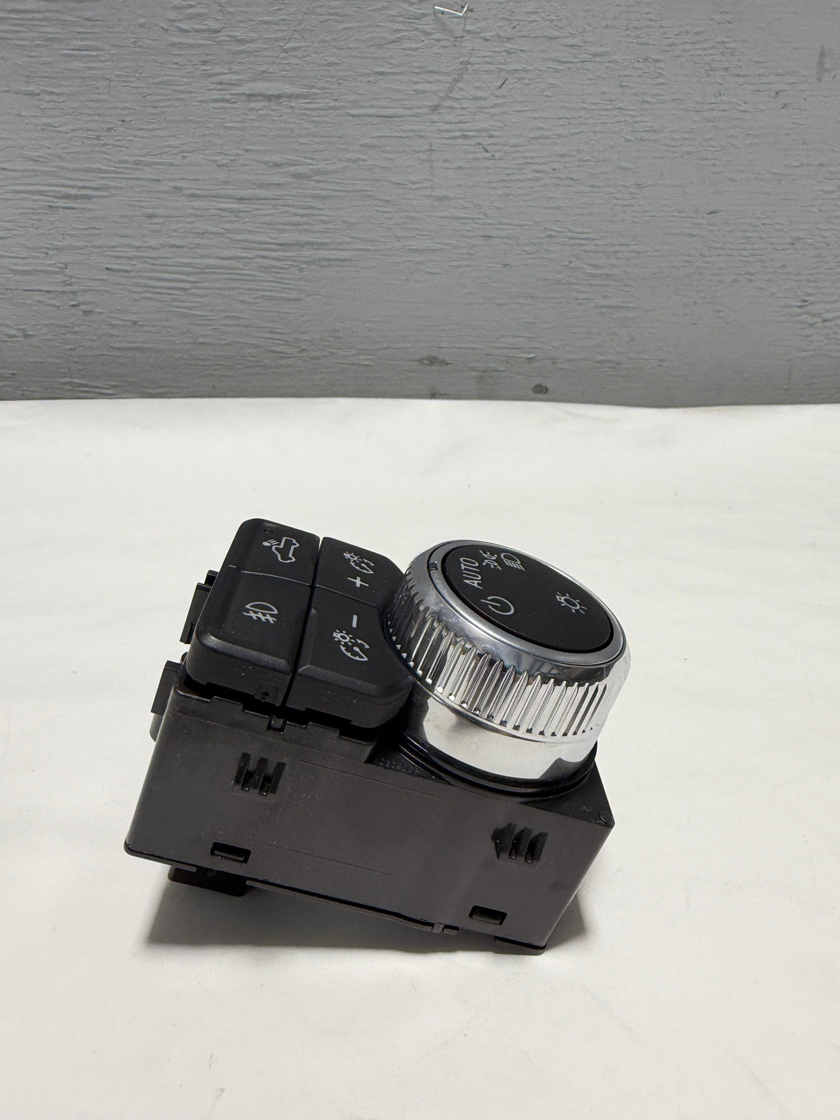 84526544 2020-2024 GMC Sierra 2500 3500 HeadLight Switch W/O Perimeter Lighting with Fog Lamps OEM