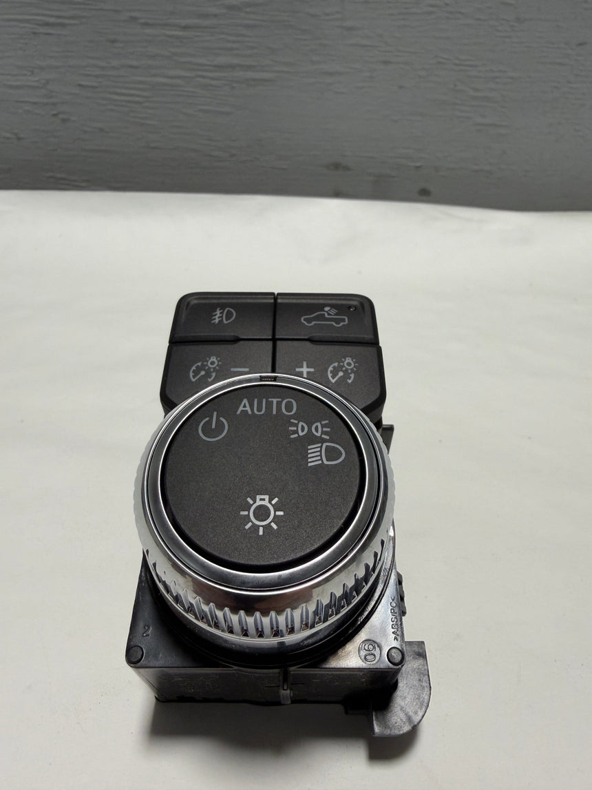 2020-2024 GMC Sierra 2500 3500 HeadLight Switch W/O Perimeter Lighting with Fog Lamps OEM