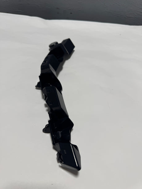 85797921 2020-2024 Silverado 2500 3500 Drivers Side Front Bumper Guide For Non LED Headlights Only