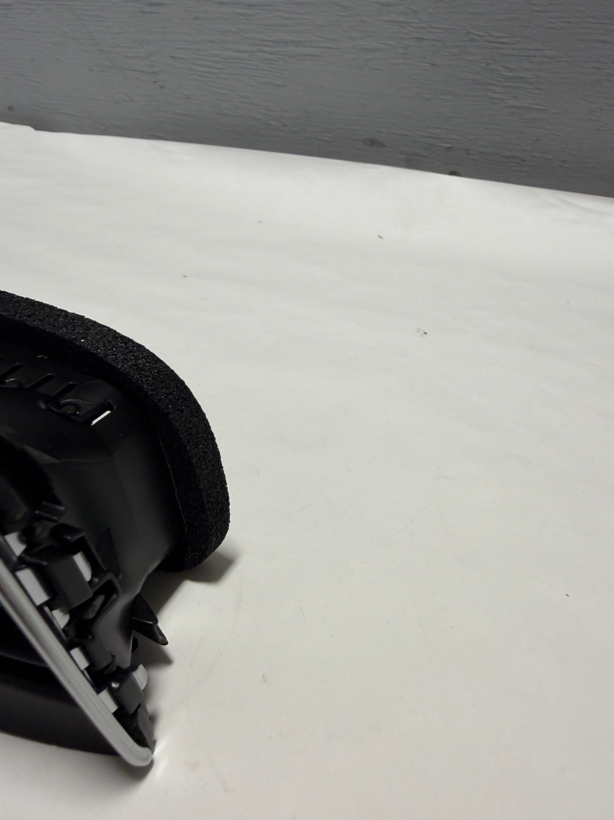 84303636 2020-2025 Chevrolet Blazer Silver Back Of Console Rear Seat Air Vent OEM Genuine