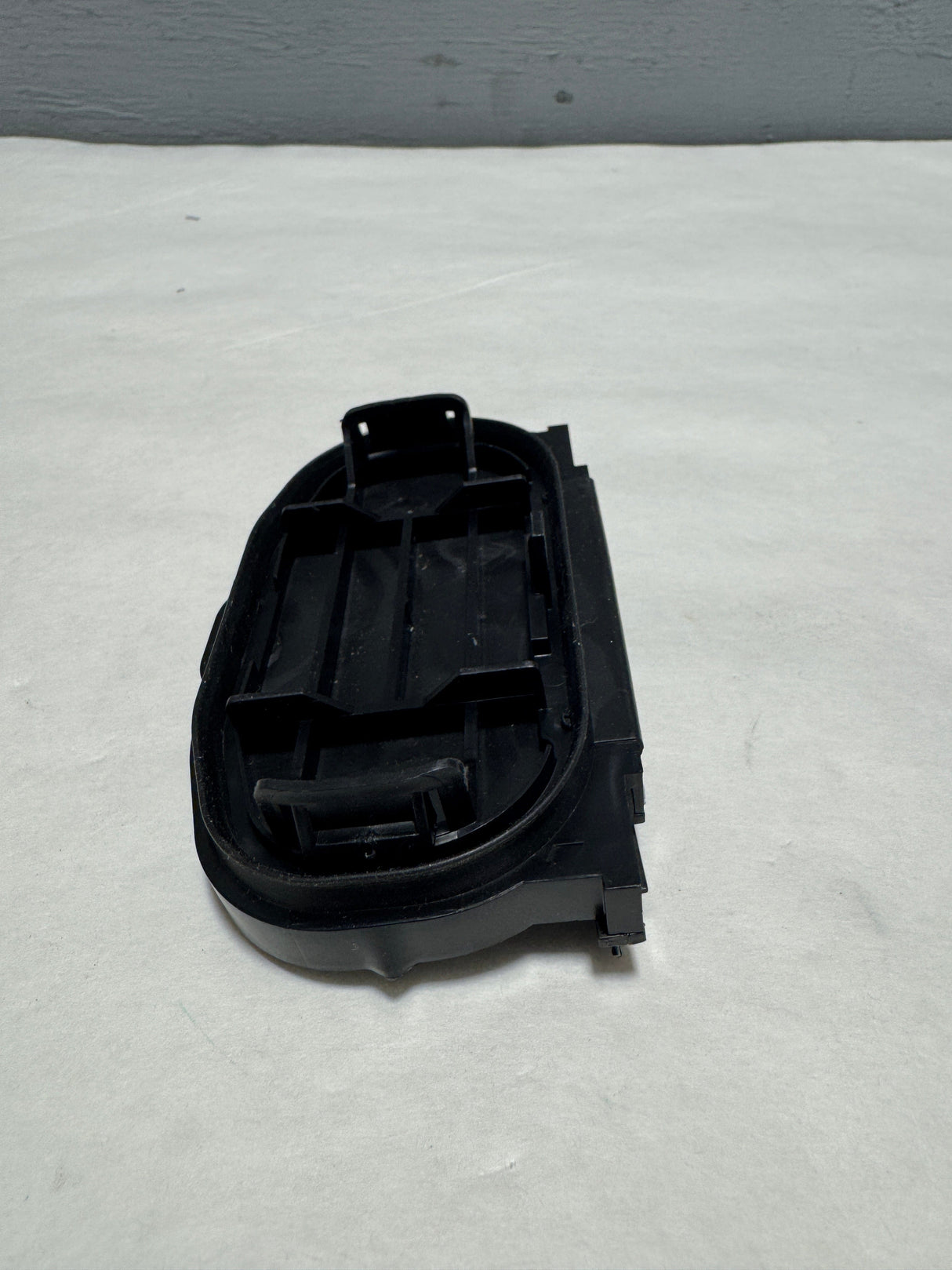 EM2Z-58280B62-A 2020-2025 Escape or Corsair Body Pressure Relief Vent Fits Either Side OEM