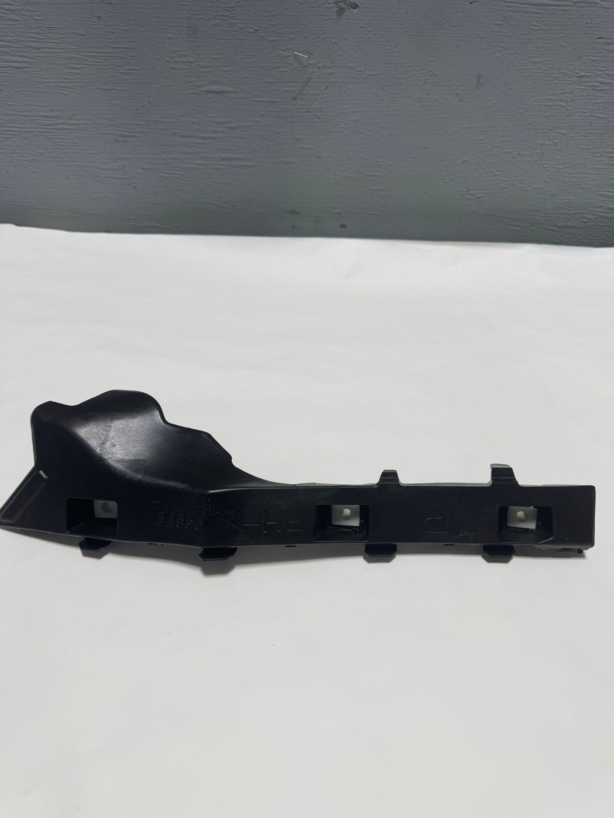 86652-K0000 2020-2025 Kia Soul Passenger Side Rear Bumper Side Bracket OEM