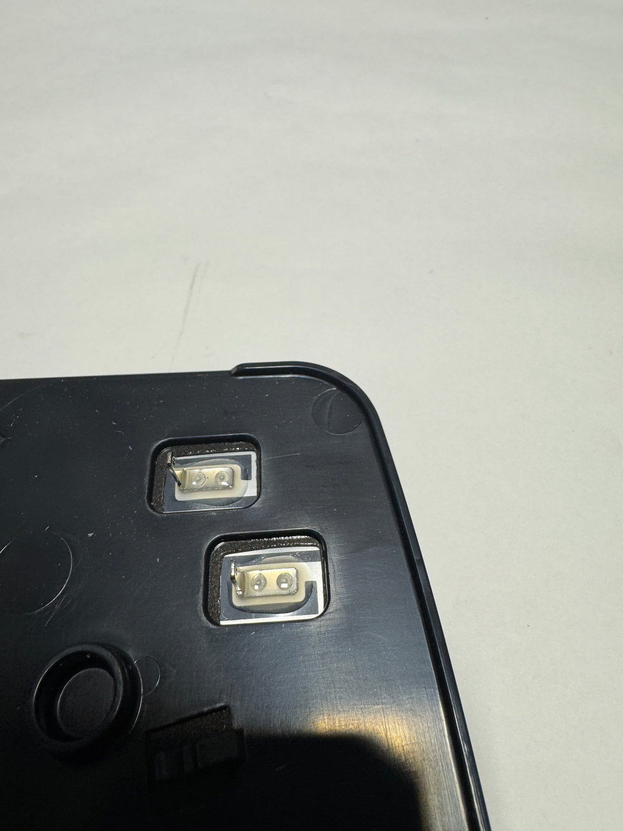 84309705 2020-2025 Sierra Silverado 1500 Passenger Side Power Mirror Glass For Heated and Blind Spot