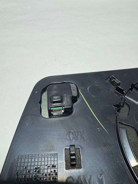 84309705 2020-2025 Sierra Silverado 1500 Passenger Side Power Mirror Glass For Heated and Blind Spot