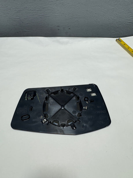 84309705 2020-2025 Sierra Silverado 1500 Passenger Side Power Mirror Glass For Heated and Blind Spot