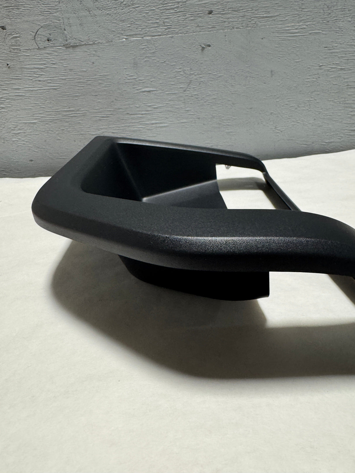 84721917 2020-2025 Sierra Silverado 2500 3500 Passenger Side Front Bed Step Trim Bezel For 6.9. or 8 Ft Bed