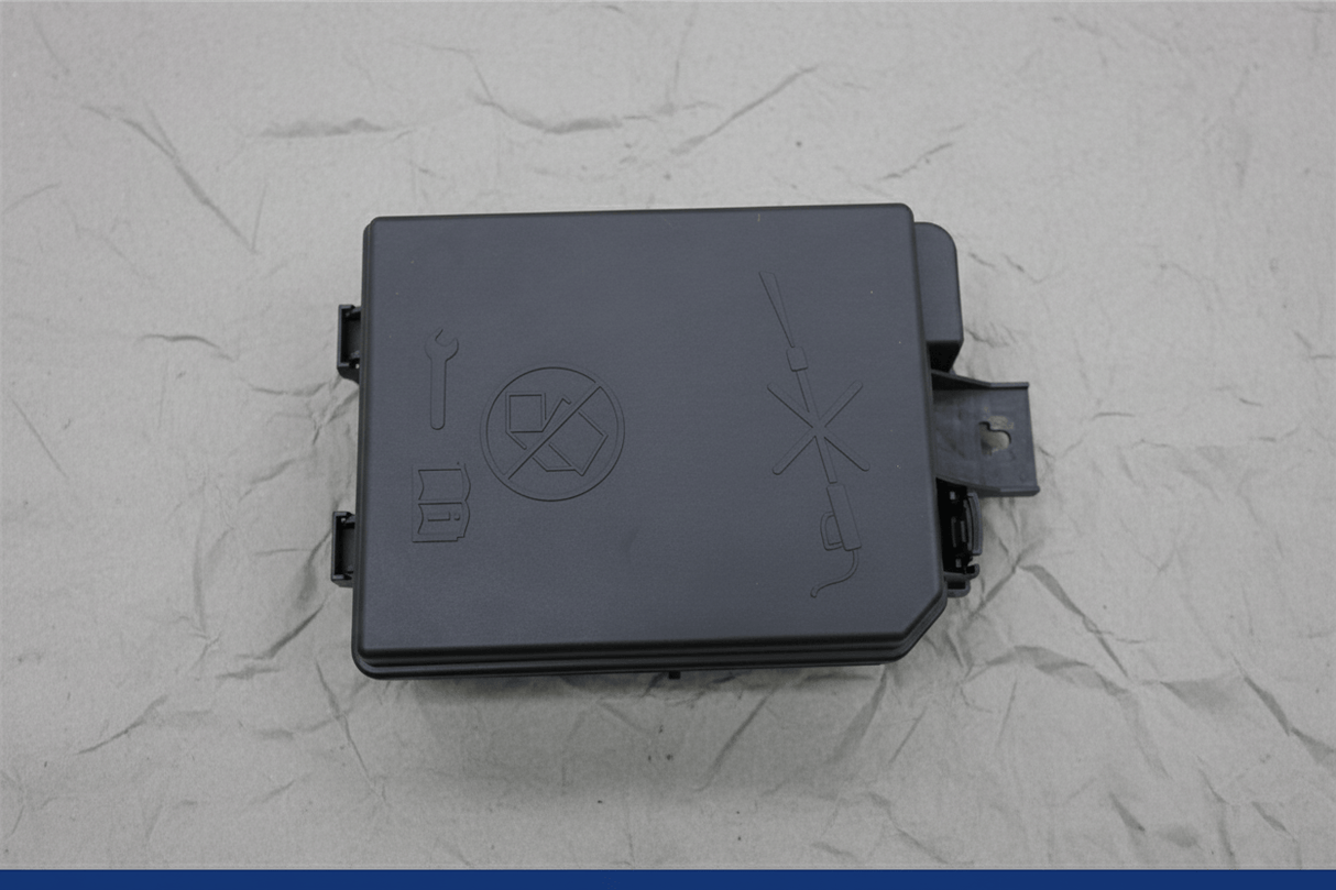 42750633 2021-2022 Chevrolet Trax Buick Encore Fuse Junction Block 1.4L OEM