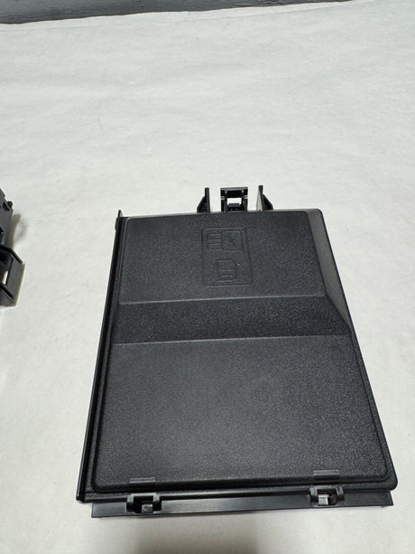 LC2Z-14A068-B 2021-2023 Ford E-350 Van 7.3 Gas Loaded Fuse Box For Non Aux Switch Equipped Vans Only