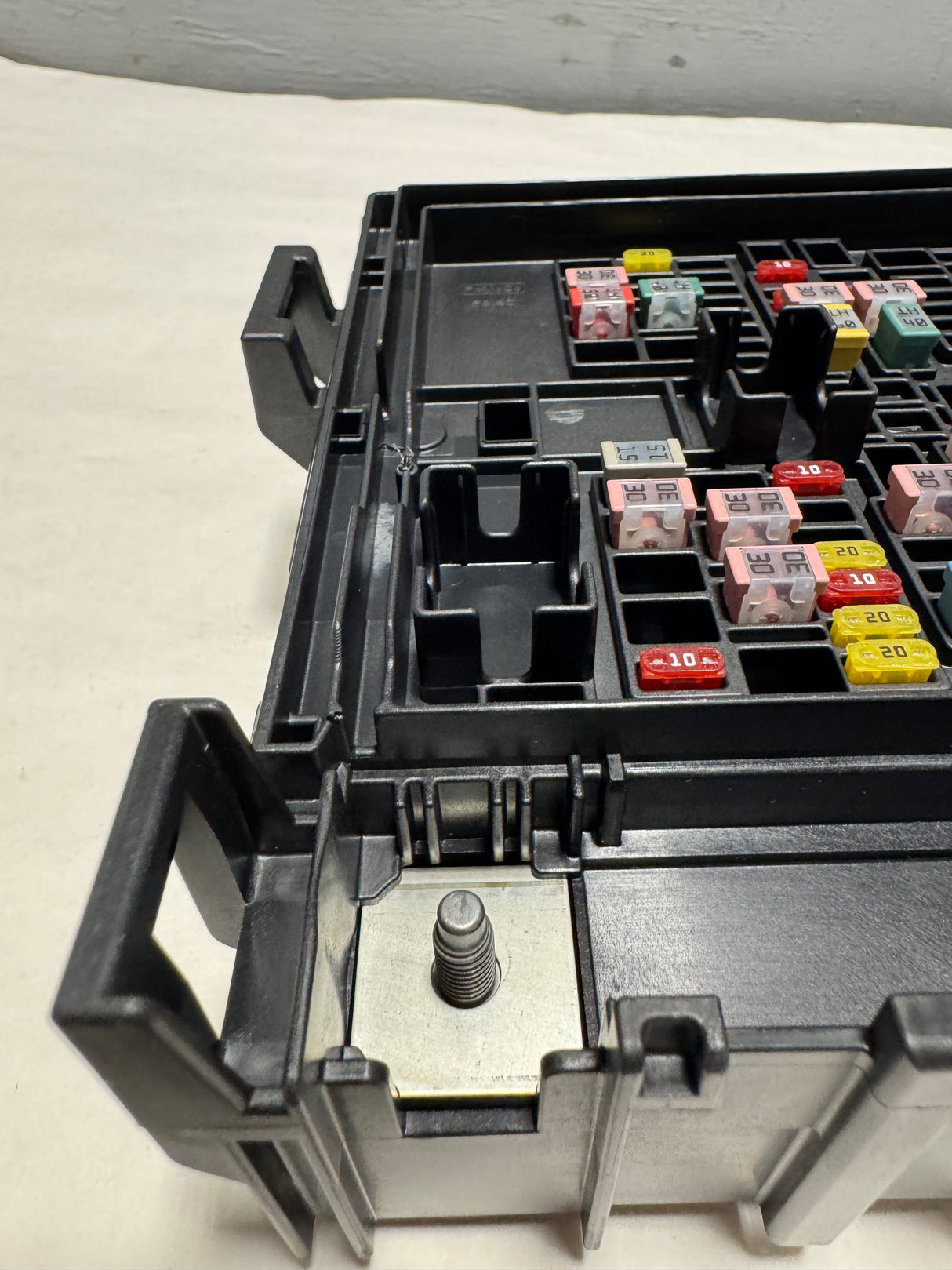 LC2Z-14A068-B 2021-2023 Ford E-350 Van 7.3 Gas Loaded Fuse Box For Non Aux Switch Equipped Vans Only