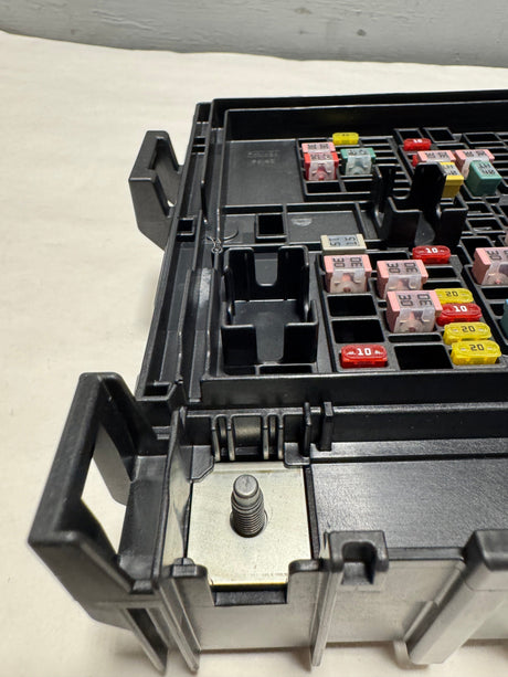 LC2Z-14A068-B 2021-2023 Ford E-350 Van 7.3 Gas Loaded Fuse Box For Non Aux Switch Equipped Vans Only