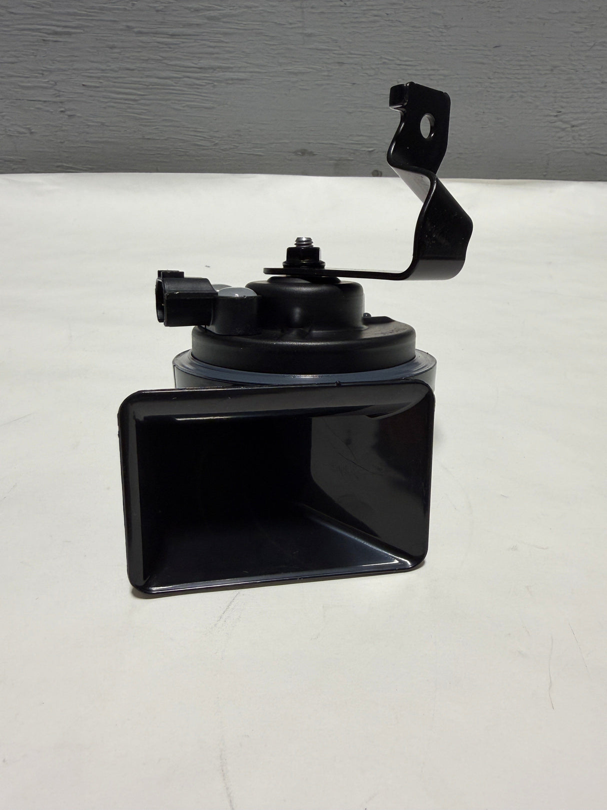 96611-Q5000 2021-2023 Kia Seltos OEM Low Pitch Horn (Built Before 02/13/2023)