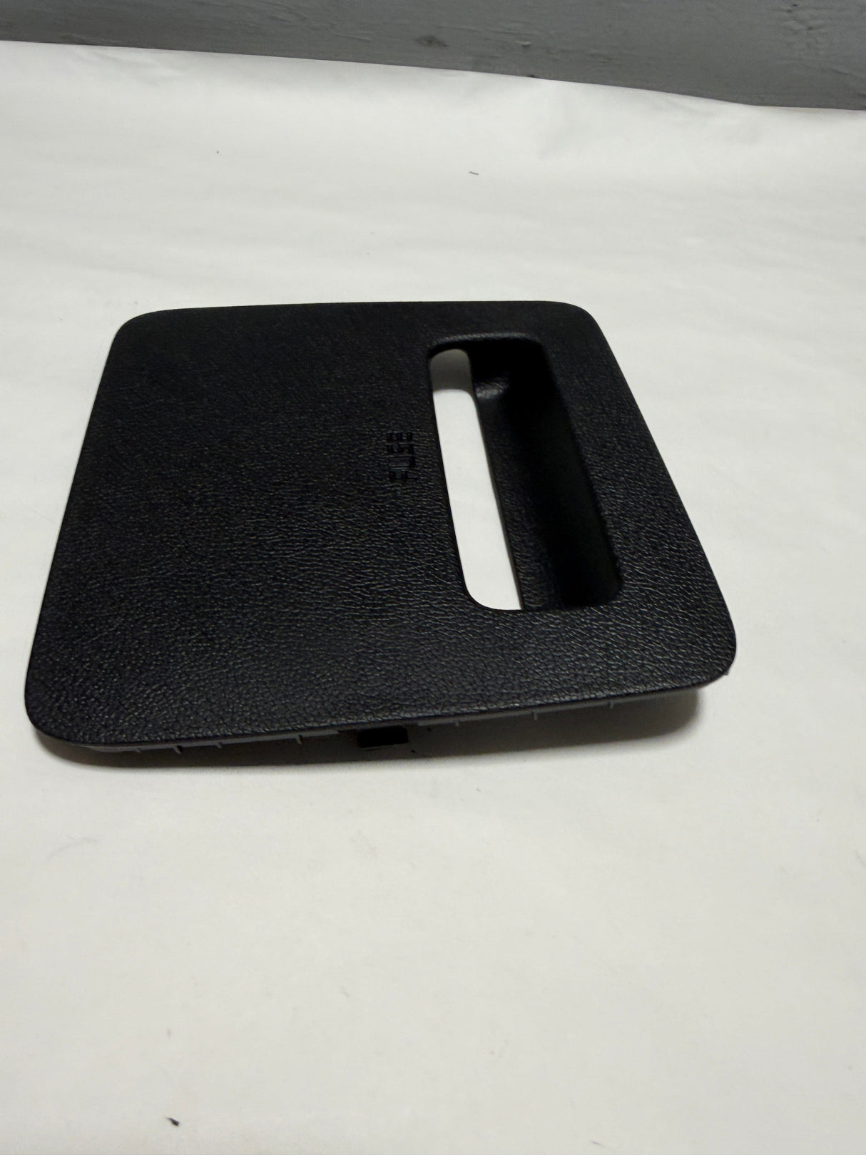 84752-R5000WK 2021-2023 Kia Sorento interior Fuse Box Cover Door Genuine OEM