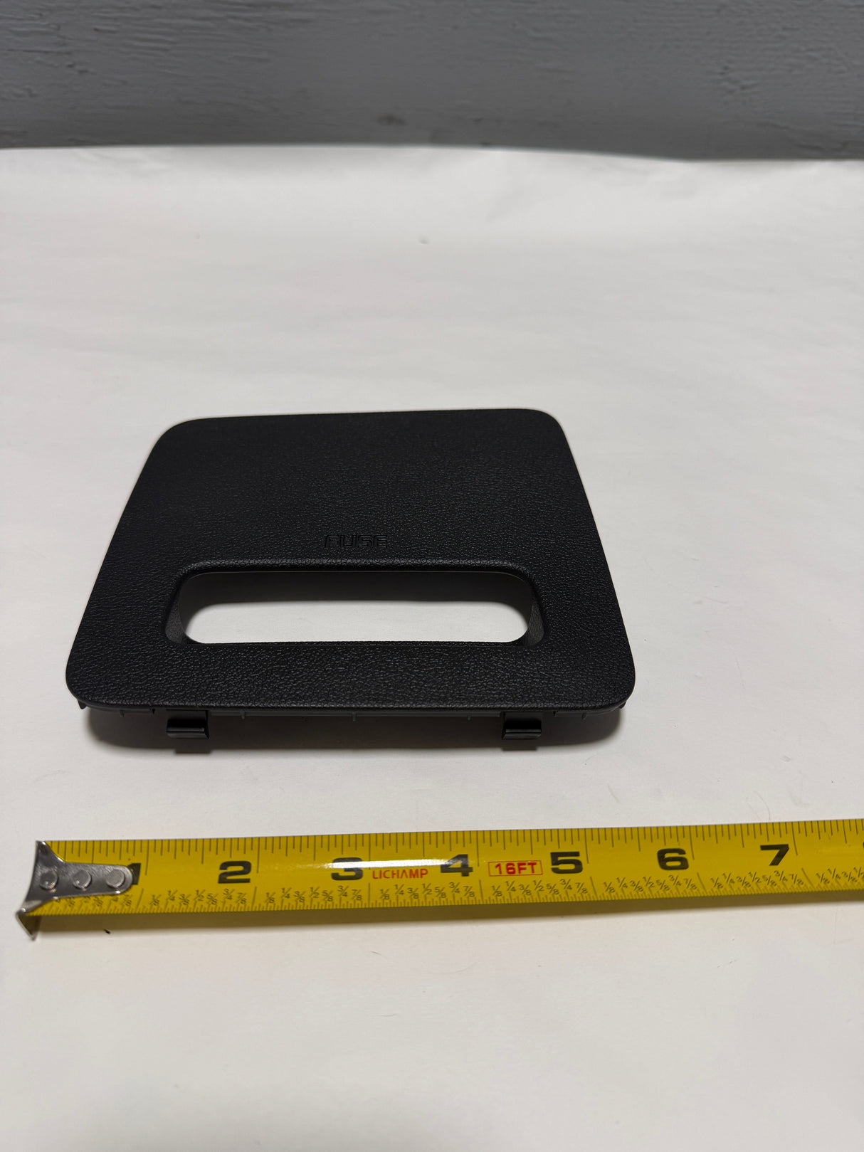 84752-R5000WK 2021-2023 Kia Sorento interior Fuse Box Cover Door Genuine OEM