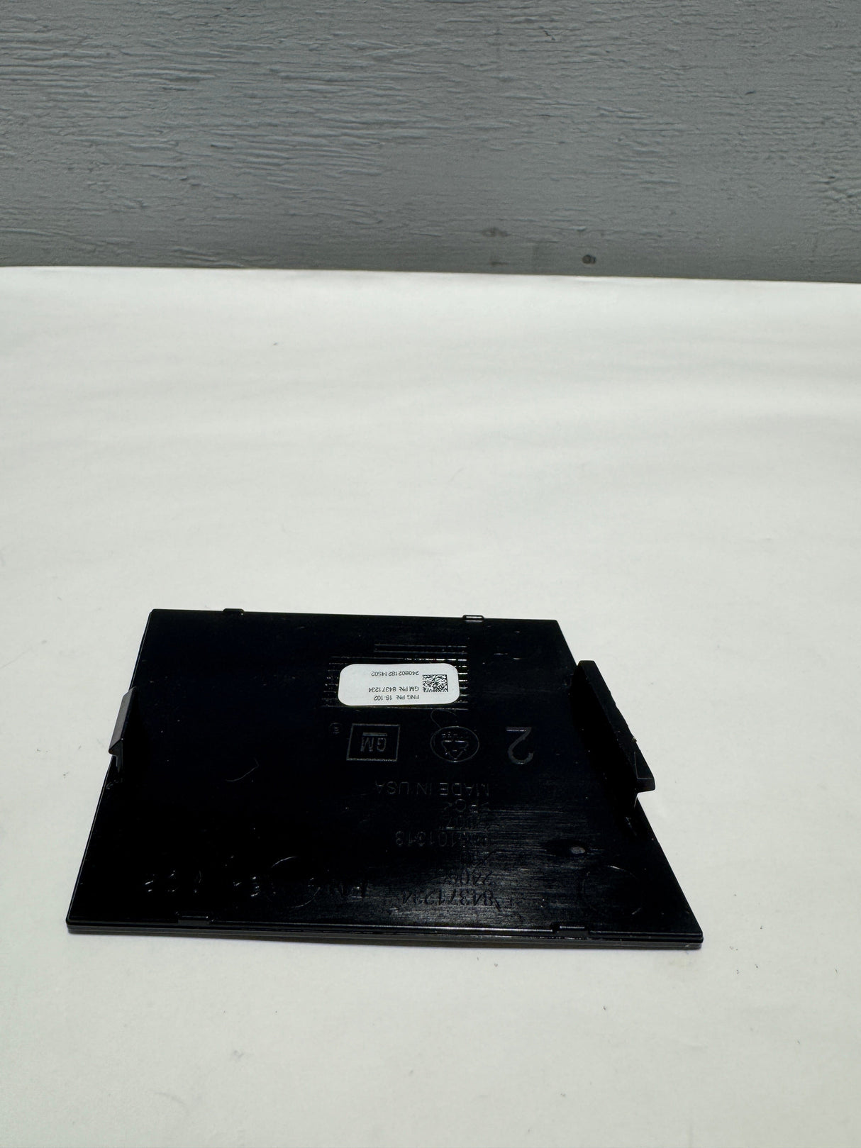 84371234 2021-2024 Cadillac Escalade Lower Front Bumper Block Heater Wiring Cover Genuine OEM