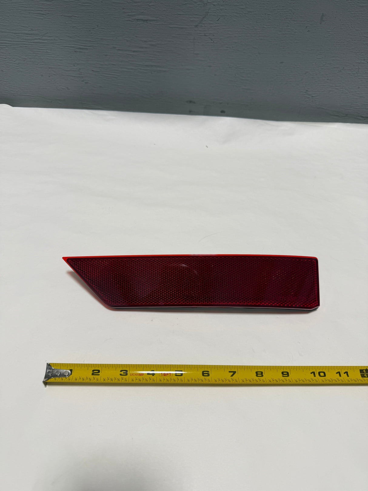 84945270 2021-2024 Cadillac Escalade Passenger Side Rear Bumper Red Reflector Genuine OEM