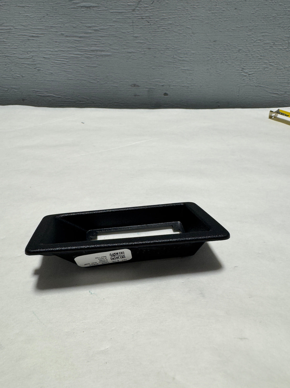 M1PZ-17A385-BB 2021-2024 Ford Bronco Sport Driver Side License Plate Lamp Bezel Genuine OEM