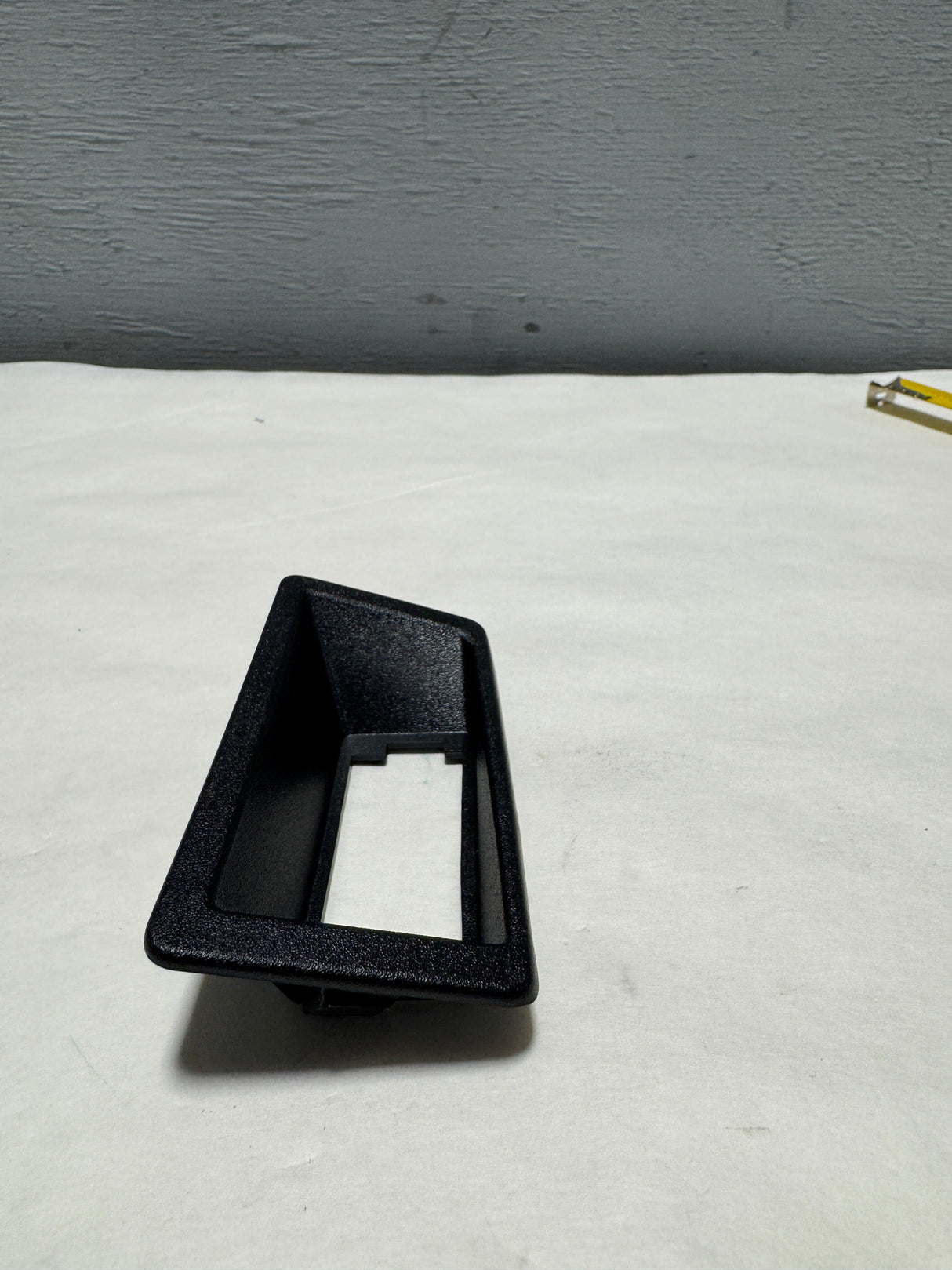 M1PZ-17A385-BB 2021-2024 Ford Bronco Sport Driver Side License Plate Lamp Bezel Genuine OEM