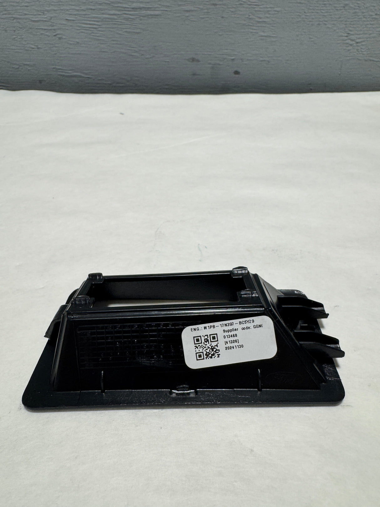 M1PZ-17A385-BB 2021-2024 Ford Bronco Sport Driver Side License Plate Lamp Bezel Genuine OEM