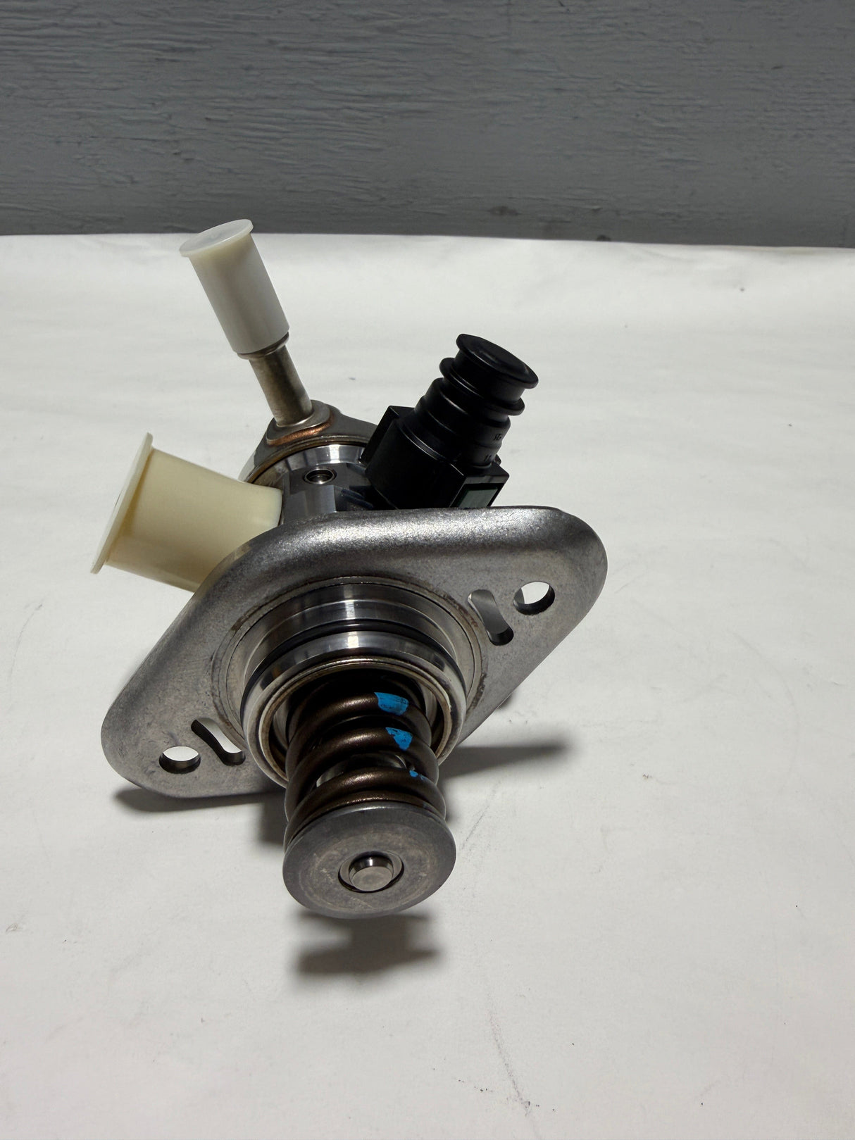 HX7Z-9350-C 2021-2024 Ford Escape Bronco Sport 1.5 Engine High Pressure Fuel Pump OEM