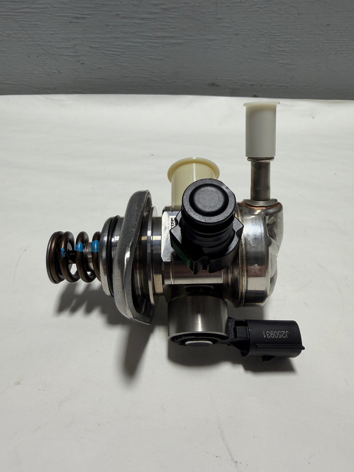 HX7Z-9350-C 2021-2024 Ford Escape Bronco Sport 1.5 Engine High Pressure Fuel Pump OEM