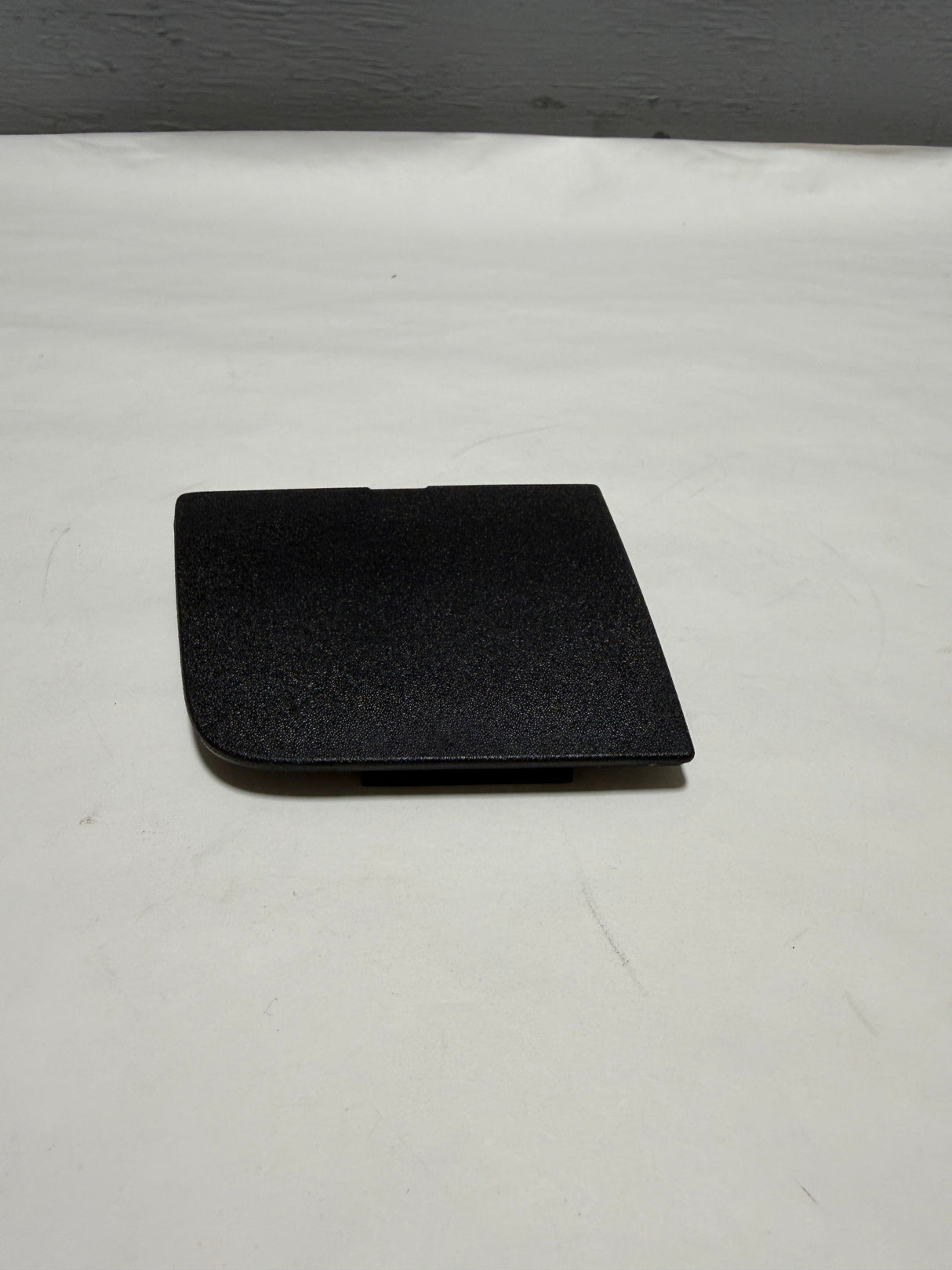 84371236 2021-2024 GMC Yukon Front Bumper Engine Block Heater Wiring Cover Genuine OEM