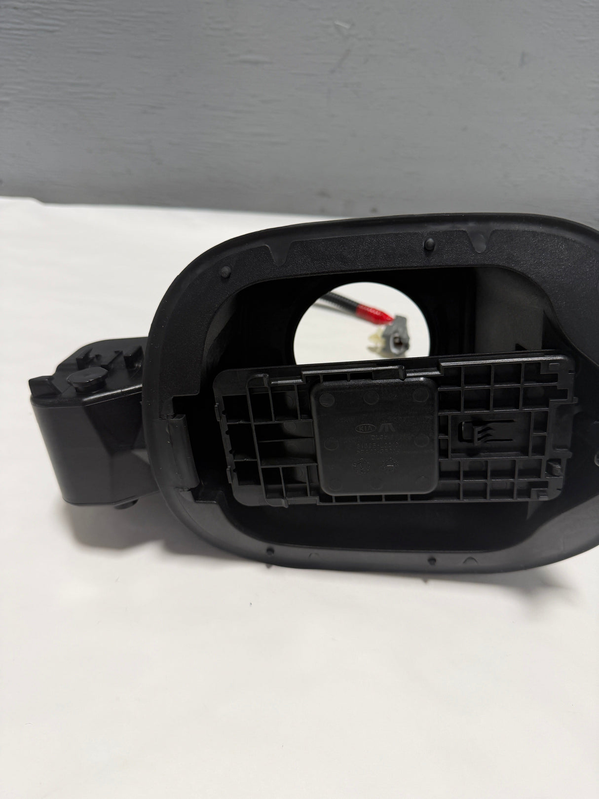 81595-L3010 2021-2024 Kia K5 Gas Fuel Pocket With Hinge OEM