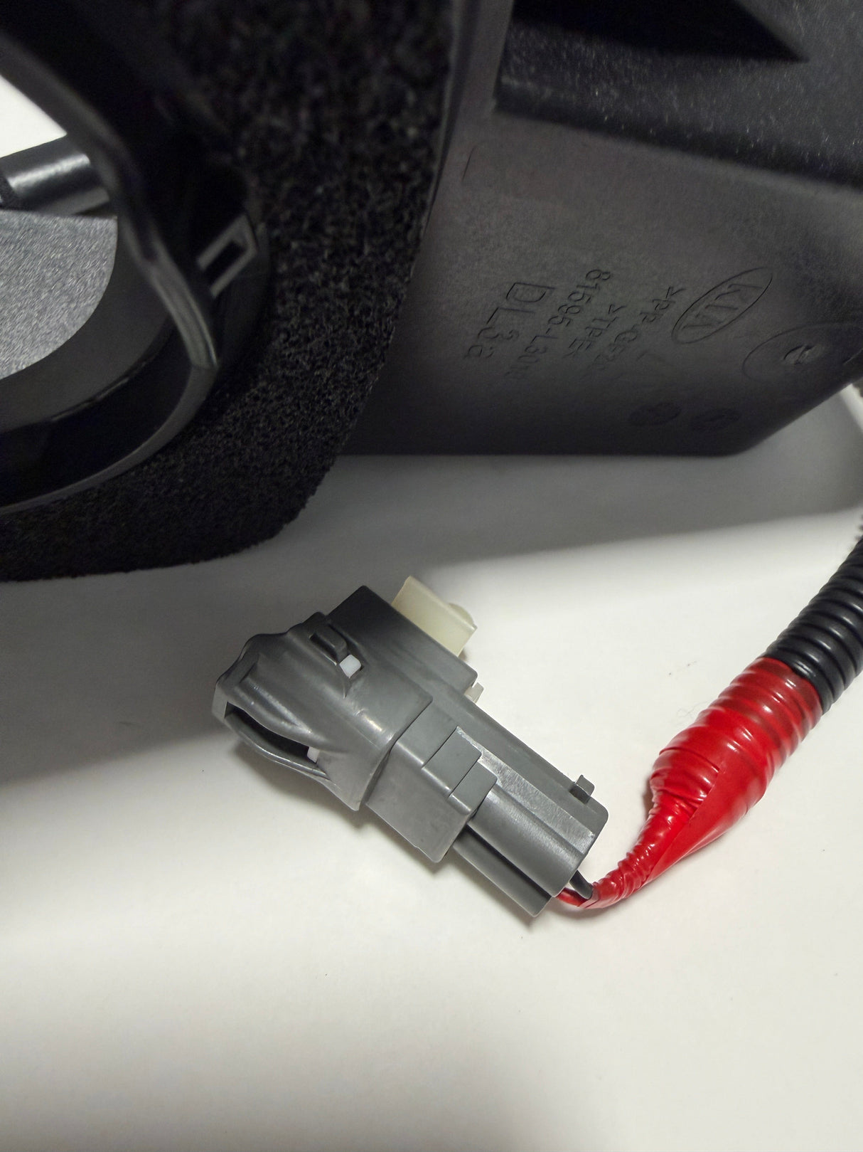 81595-L3010 2021-2024 Kia K5 Gas Fuel Pocket With Hinge OEM